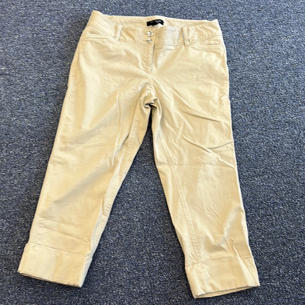 🌼3/$30🌼 WHBM Khaki Capri pants Size 10